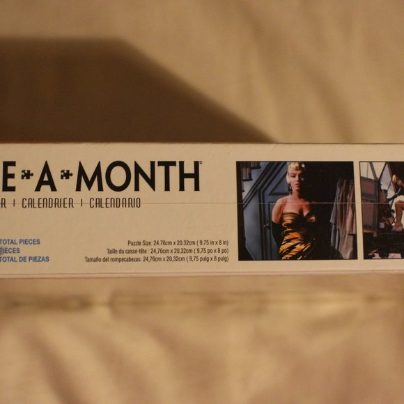 Marilyn Monroe Puzzle Calendar - Picture 4 of 5